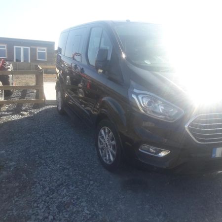 Liams Cottage Between Doolin And ลิสดูนวาร์นา ภายนอก รูปภาพ